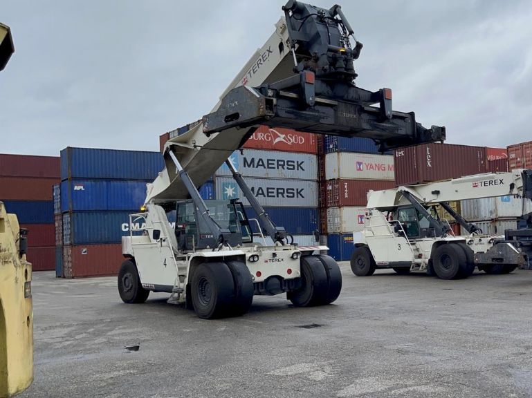 Terex TFC46MHC Dry Full-container reach stacker www.hinrichs-forklifts.com