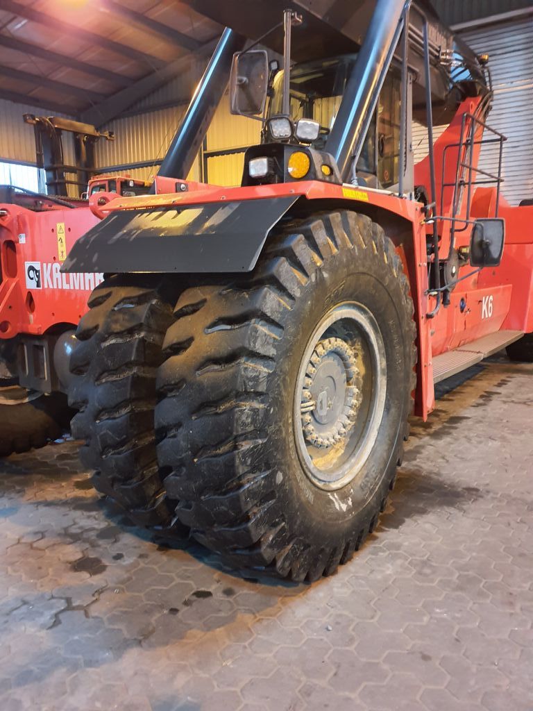 Reach-Stacker porte-conteneur plein-Kalmar-DRG450-75S5X