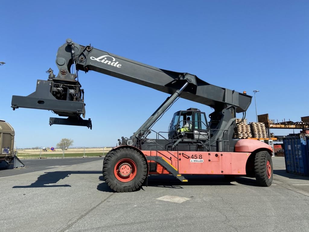 Linde-C4540TL-Vollcontainer Reachstacker