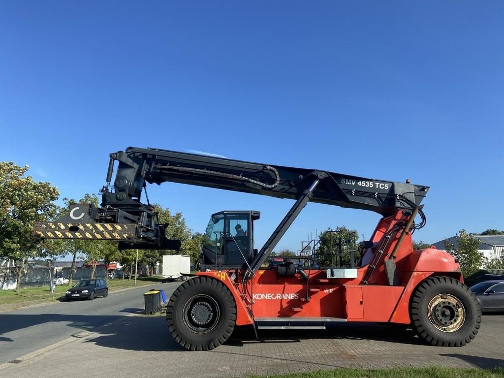 SMV-4535TC5-Vollcontainer Reachstacker