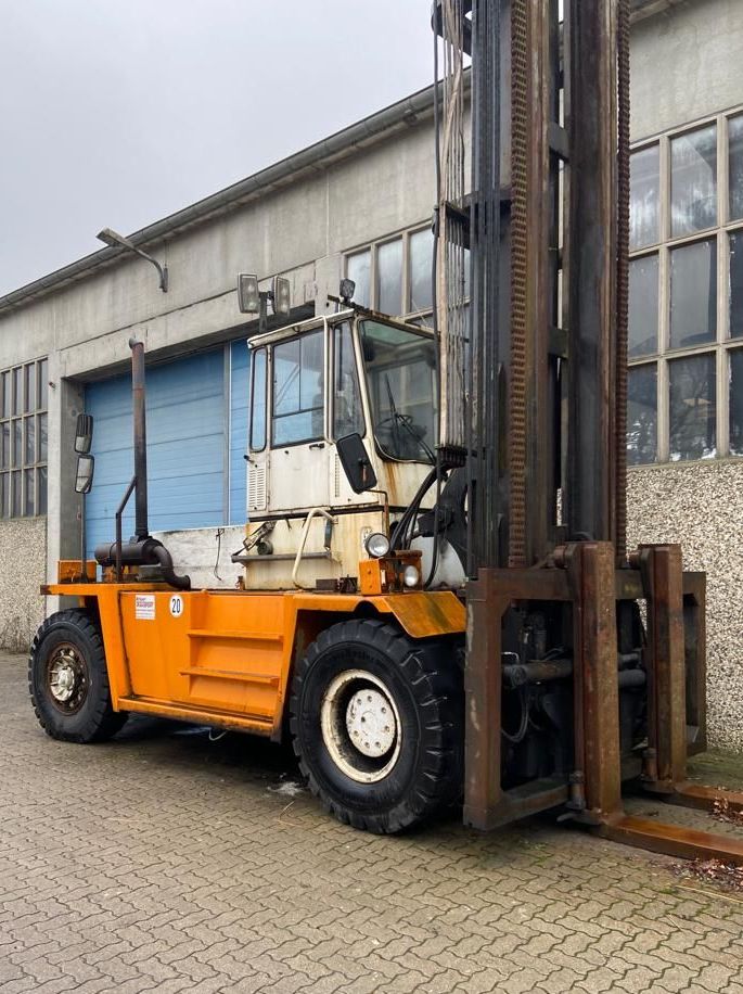 Valmet TD1812 Schwerlaststapler - Diesel www.hinrichs-forklifts.com