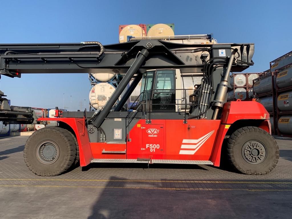 CVS Ferrari F500RS2 Vollcontainer Reachstacker www.hinrichs-forklifts.com