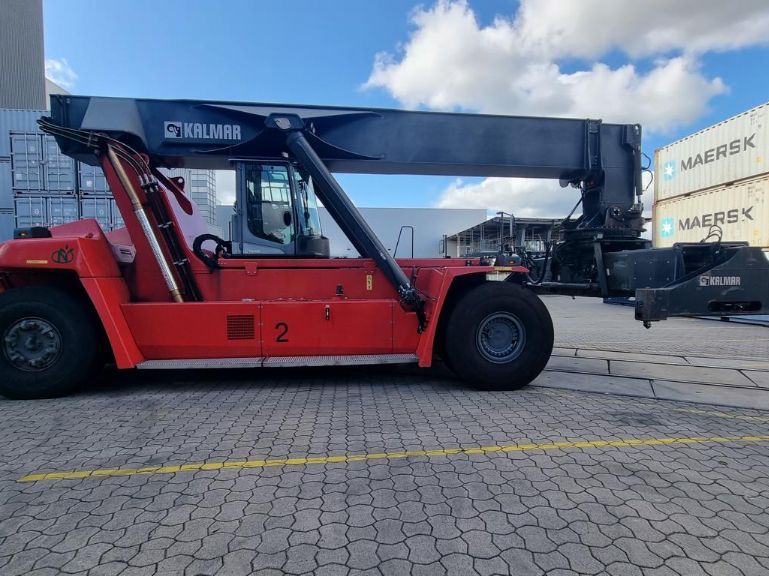 Kalmar-DRG450-65S5-Full-container reach stacker