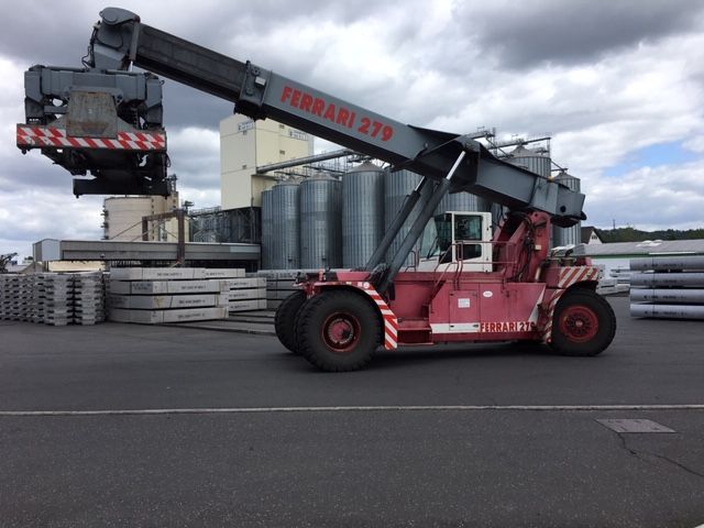 Reach-Stacker portacontenedores lleno-CVS Ferrari-F279.5PB