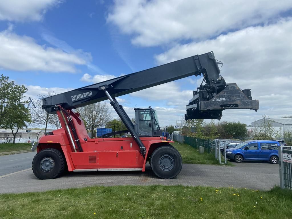 Kalmar-DRG450-60C5-Reach-Stacker pour container plein