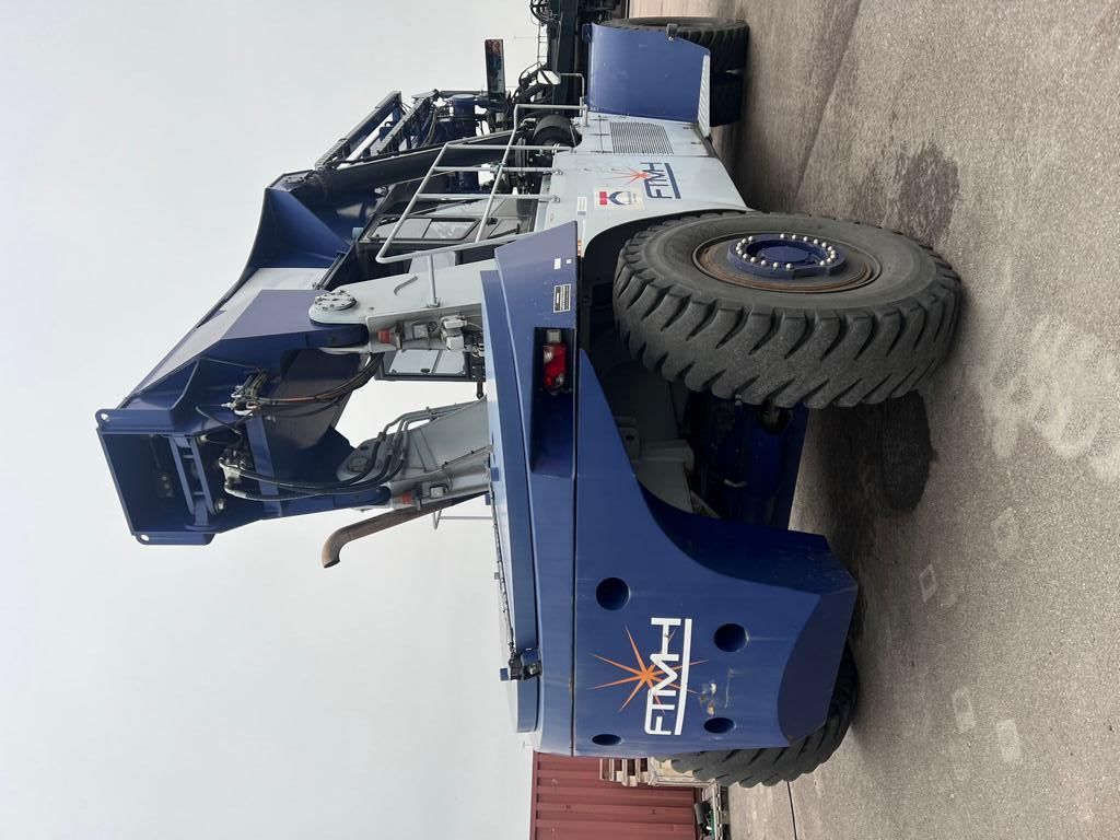 Fantuzzi FT45-70 Full-container reach stacker 