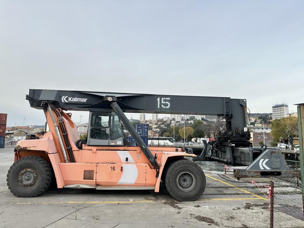 Reach-Stacker portacontenedores lleno-Kalmar-DRF450-60S5