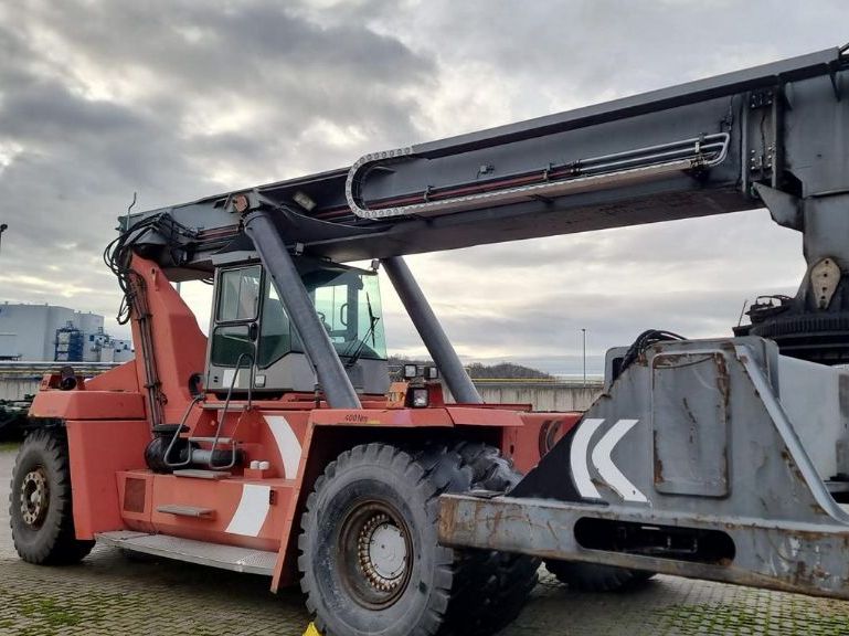 Kalmar DRD420-60S5 Full-container reach stacker 