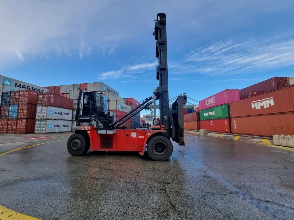 Container forklifts-CVS Ferrari-ECH