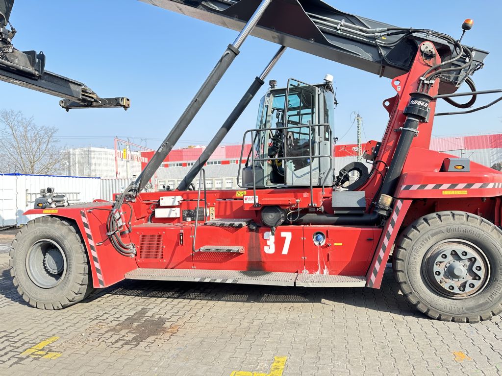 Kalmar-DRG100-54S6-Leercontainer Reachstacker