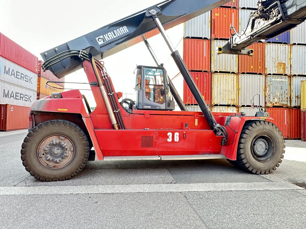 Kalmar DRG450-65S6X Full-container reach stacker 