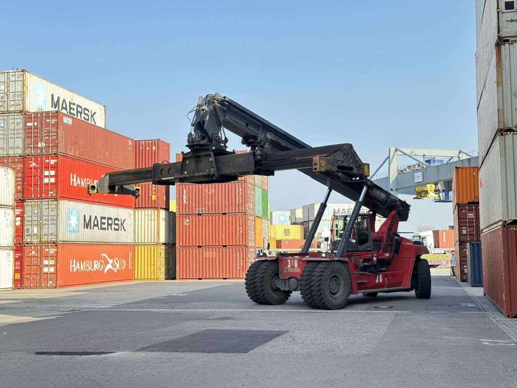 Kalmar DRG450-65S6X Full-container reach stacker 