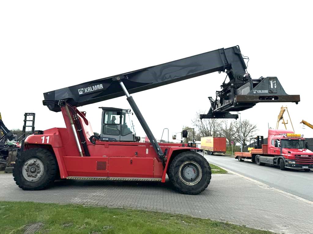 Kalmar-DRF450-65S5XS-Full-container reach stacker