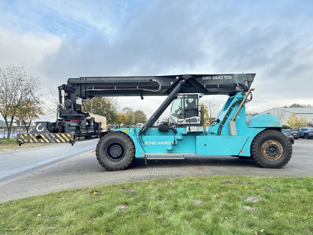 SMV 4542TC5 Vollcontainer Reachstacker www.hinrichs-forklifts.com