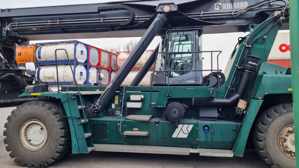 Kalmar-DRG420-60S5-Reach-Stacker pour container plein