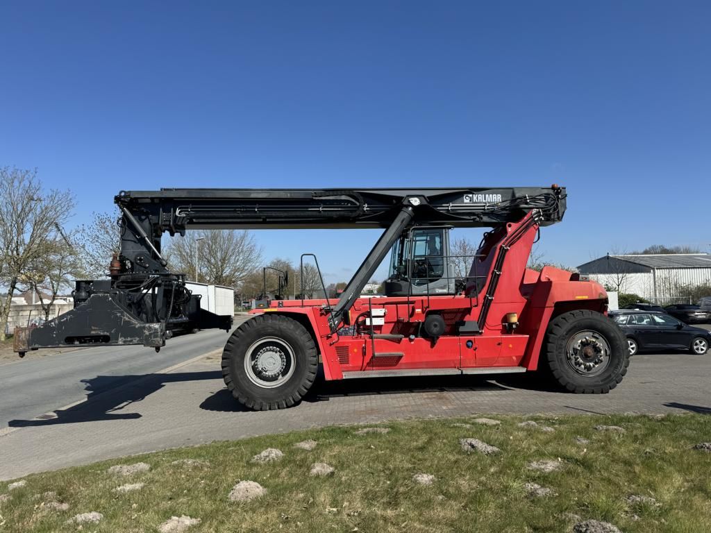 Kalmar-DRG450-65S5X-Reach-Stacker pour container plein