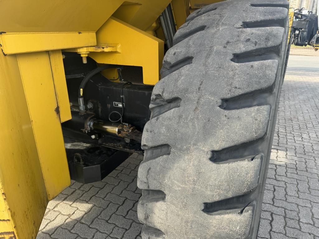 Hyster RS4633IH Full-container reach stacker 