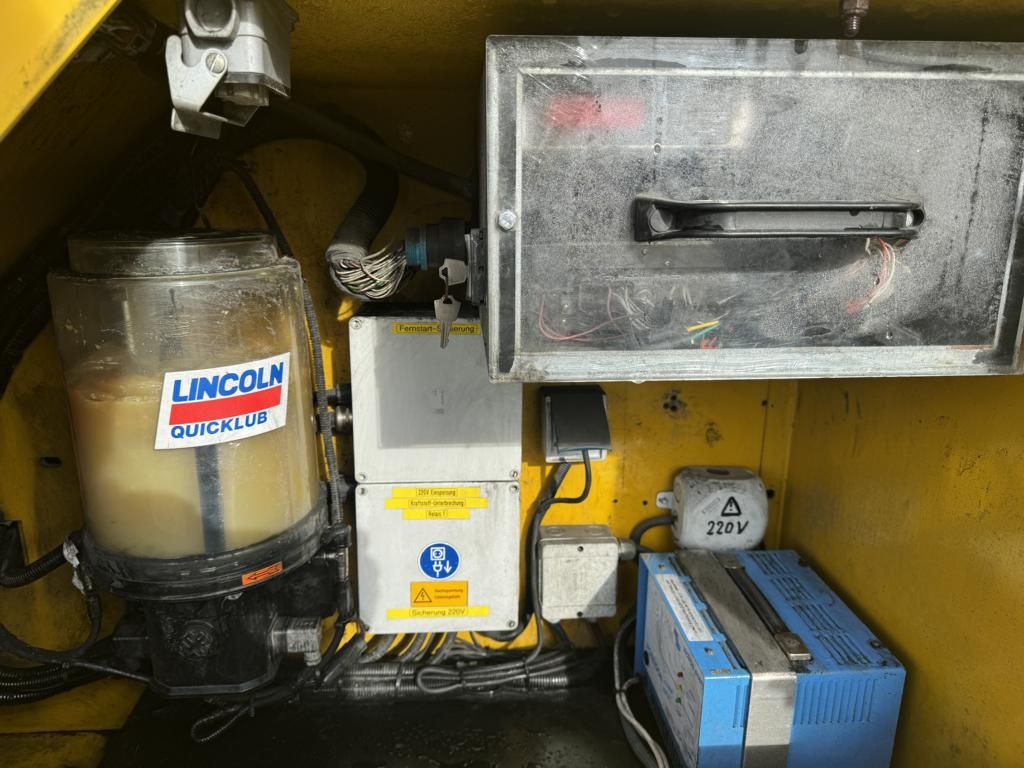 Hyster RS4633IH Full-container reach stacker 