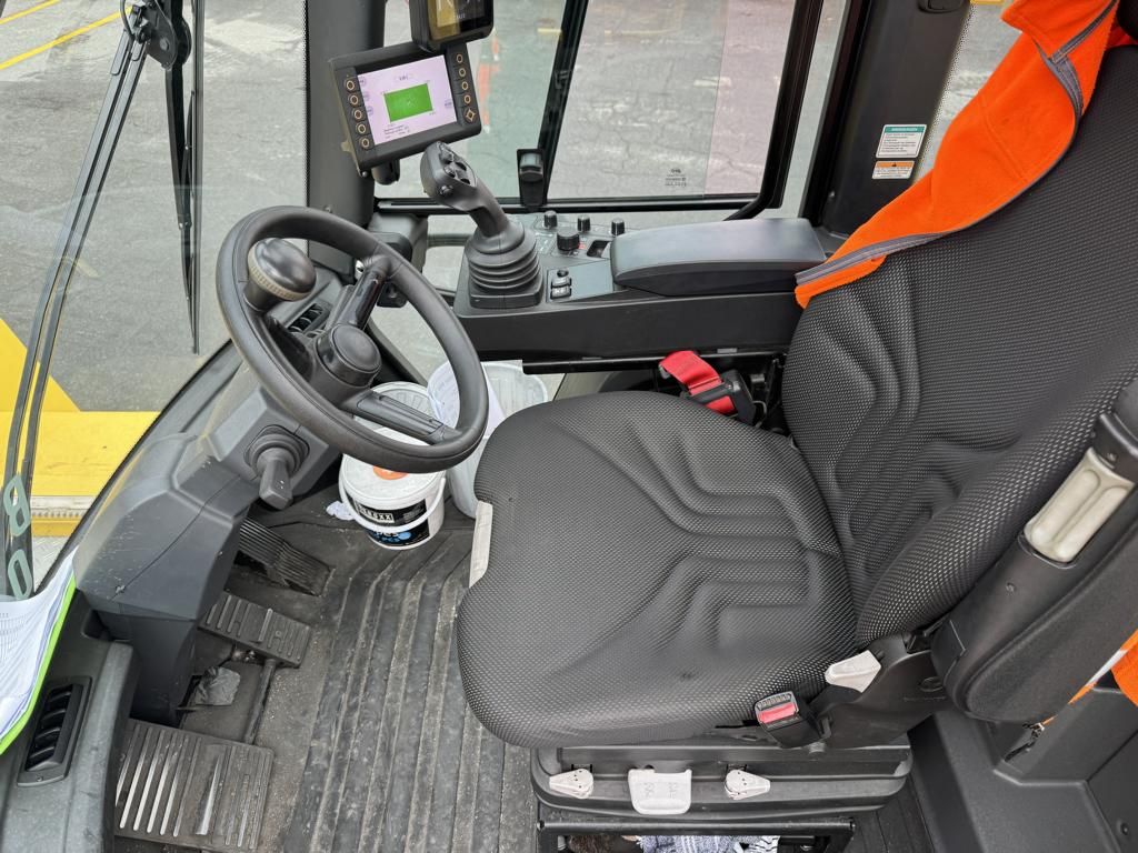 Hyster RS46-33XD-62 Full-container reach stacker 