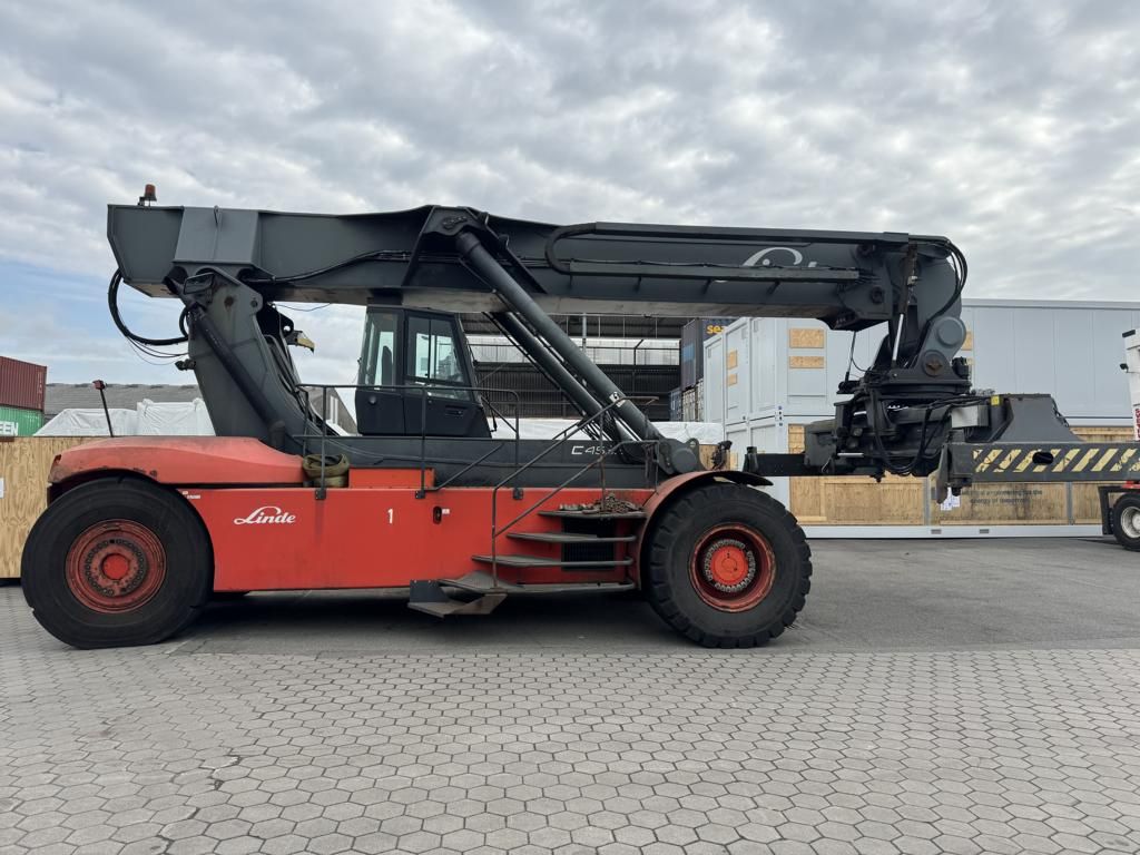 Linde-C4535TL5-Reach-stacker per container pieni
