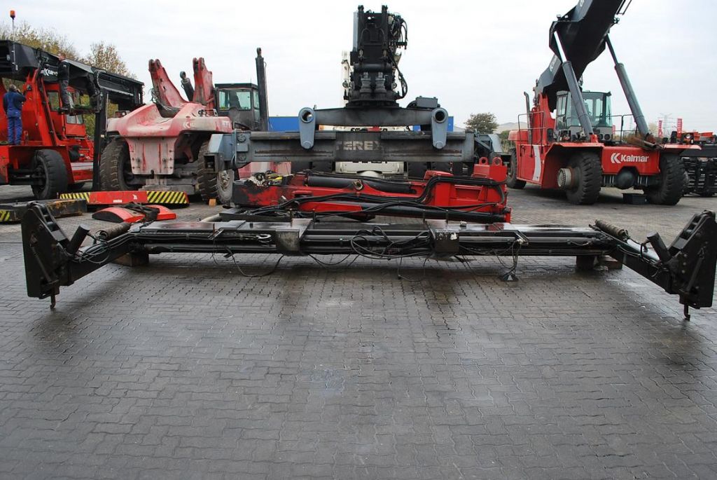 Attachments--20-40 feet Sidespreader CV8669/98