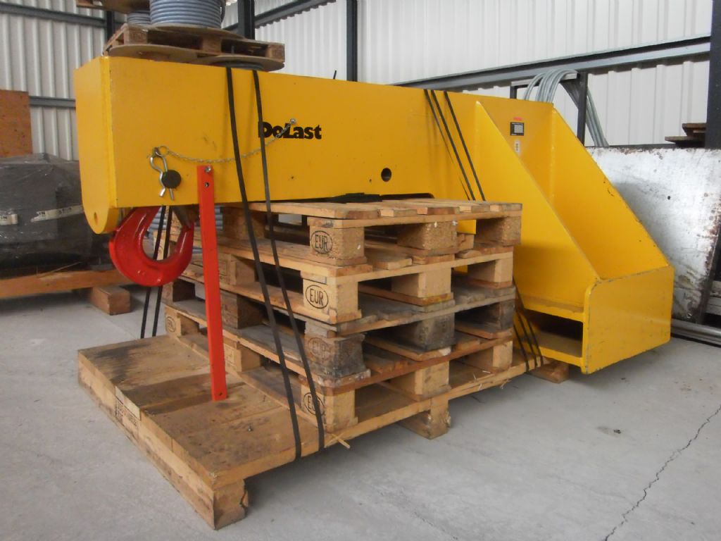 DockStocker Dolast Hebezeng Kranhaken Brazo de la gra www.hinrichs-forklifts.com