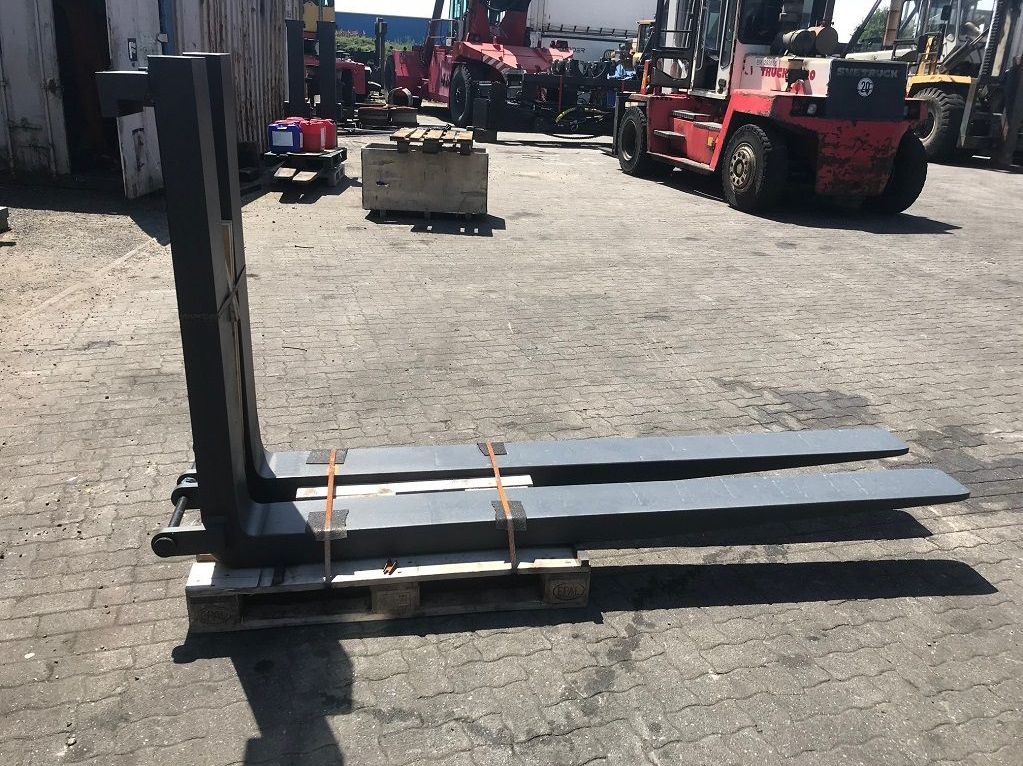 Kalmar 2400mm / 16000kg @ 1200mm  Gabeln www.hinrichs-forklifts.com