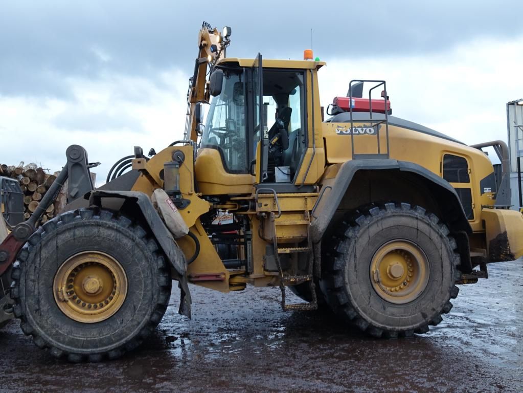 Volvo L180H Radlader www.hinrichs-forklifts.com