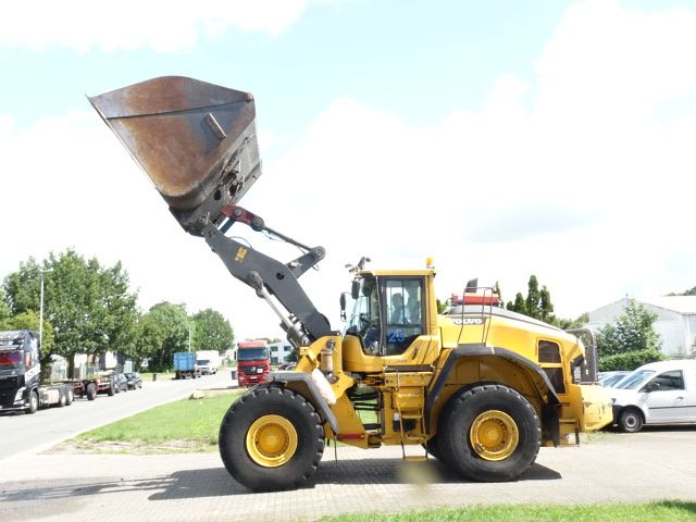 Volvo L180H Radlader www.hinrichs-forklifts.com