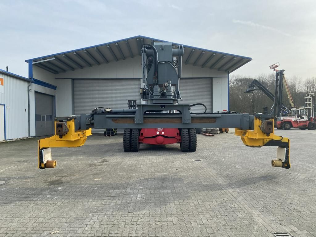 Seith-Pipehandling Reachstacker 15036 -Full-container reach stacker
