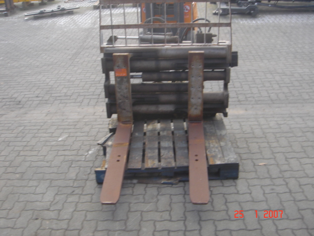 Durwen Klammergabel 30UVA Pinza de horquillas www.hinrichs-forklifts.com