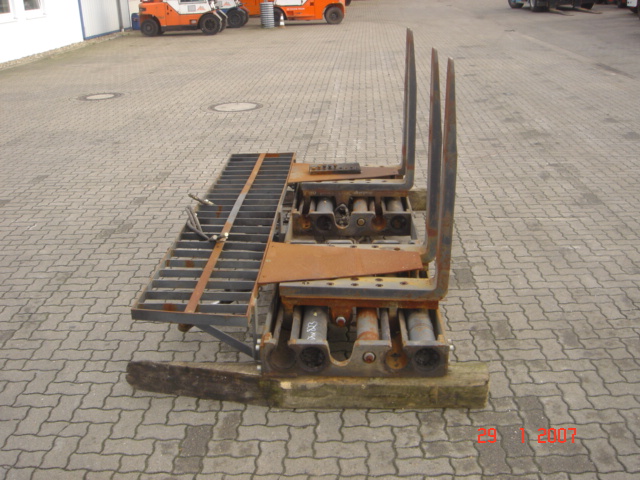 Durwen Klammergabel DUVA70 Pinza a forche www.hinrichs-forklifts.com