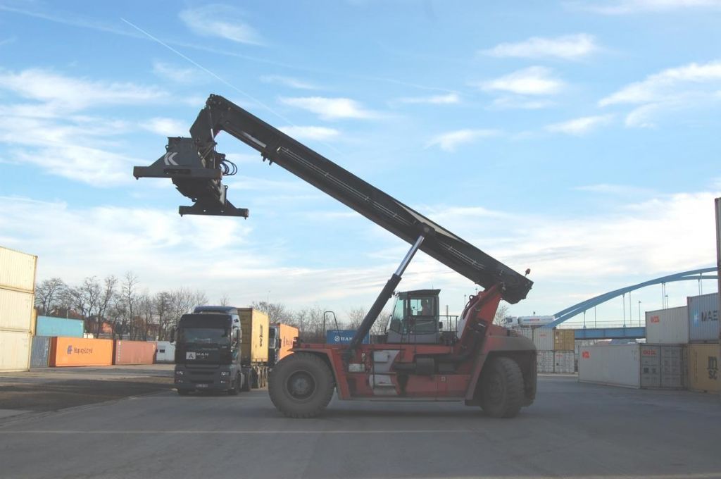 Kalmar DRF450-60-S5X Vollcontainer Reachstacker www.hinrichs-forklifts.com