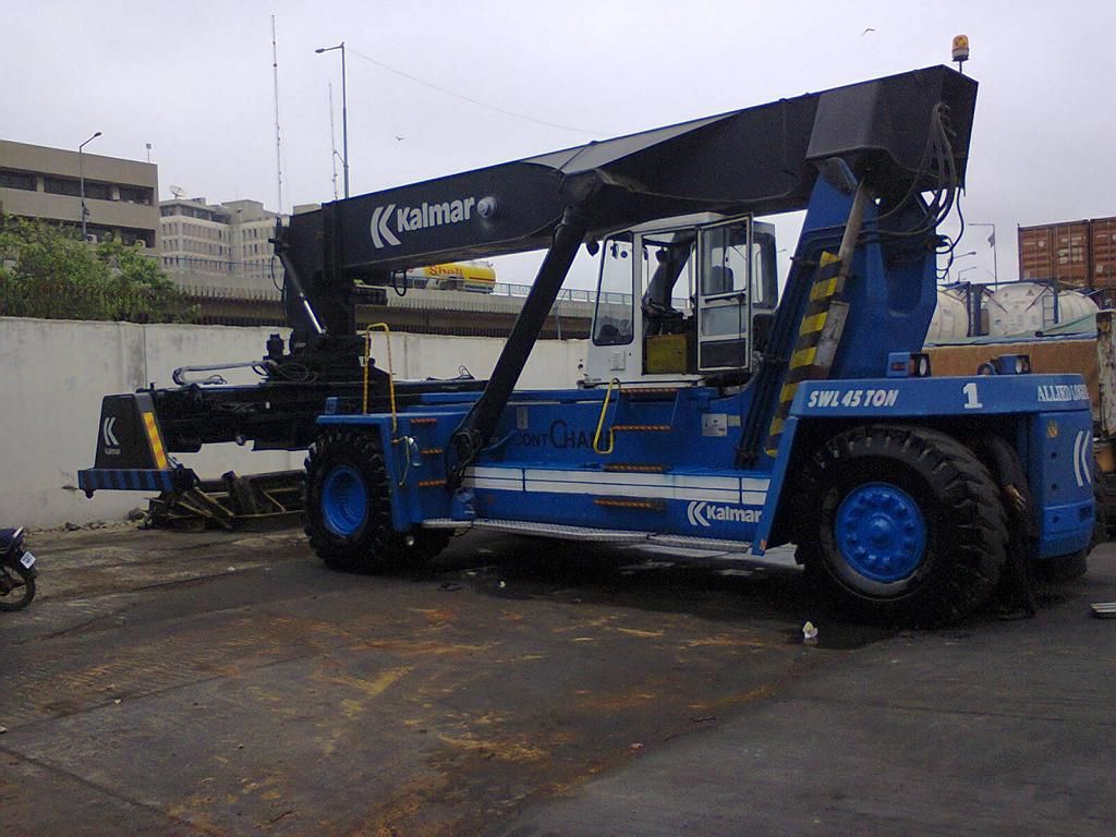 Reach-Stacker portacontenedores lleno-Kalmar-DC4560RC4