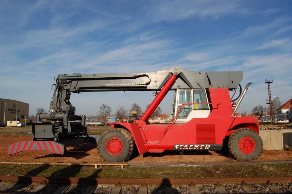 PPM GSM40 Full-container reach stacker www.hinrichs-forklifts.com