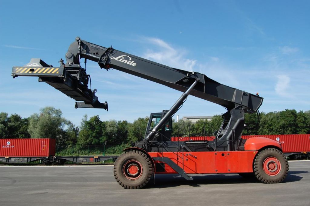 Linde C4540TL Vollcontainer Reachstacker www.hinrichs-forklifts.com