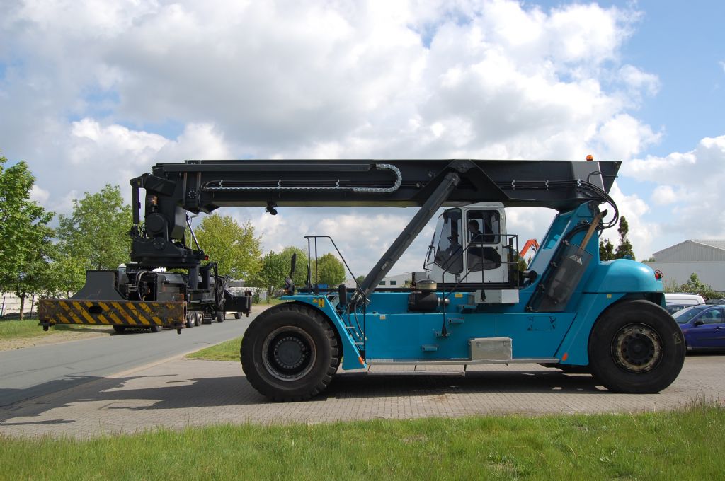 SMV 4535TB5 Vollcontainer Reachstacker www.hinrichs-forklifts.com