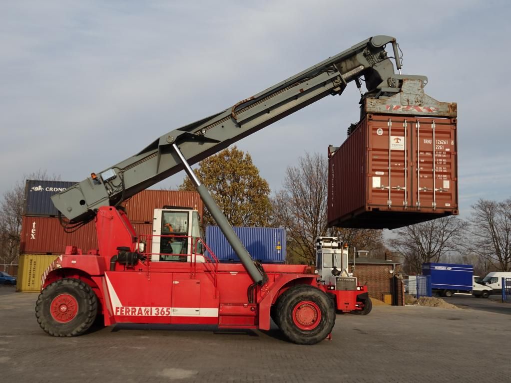 Reach-Stacker portacontenedores lleno-CVS Ferrari-F365.5S