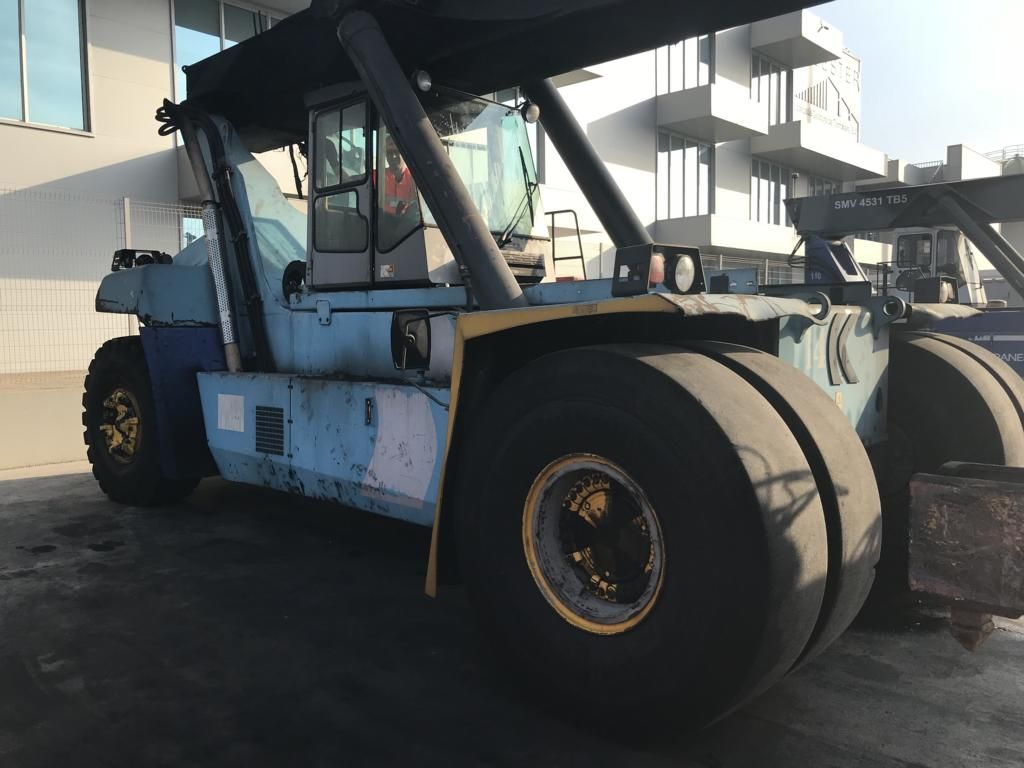 Kalmar DRF450-60S5 Vollcontainer Reachstacker www.hinrichs-forklifts.com