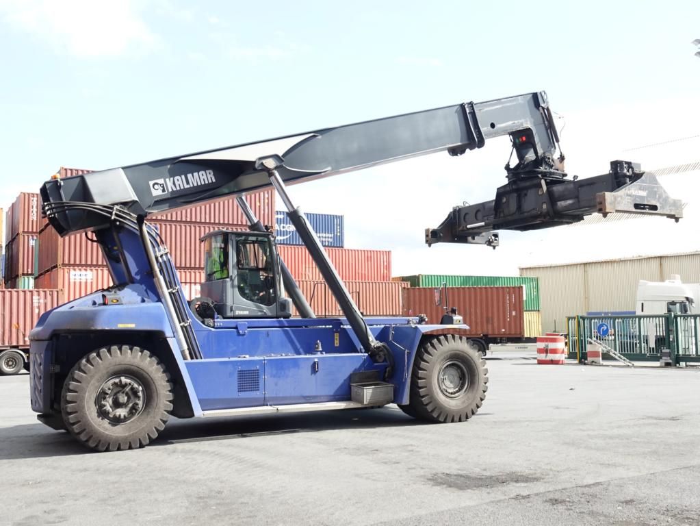 Reach-Stacker porte-conteneur plein-Kalmar-DRG450-60S5