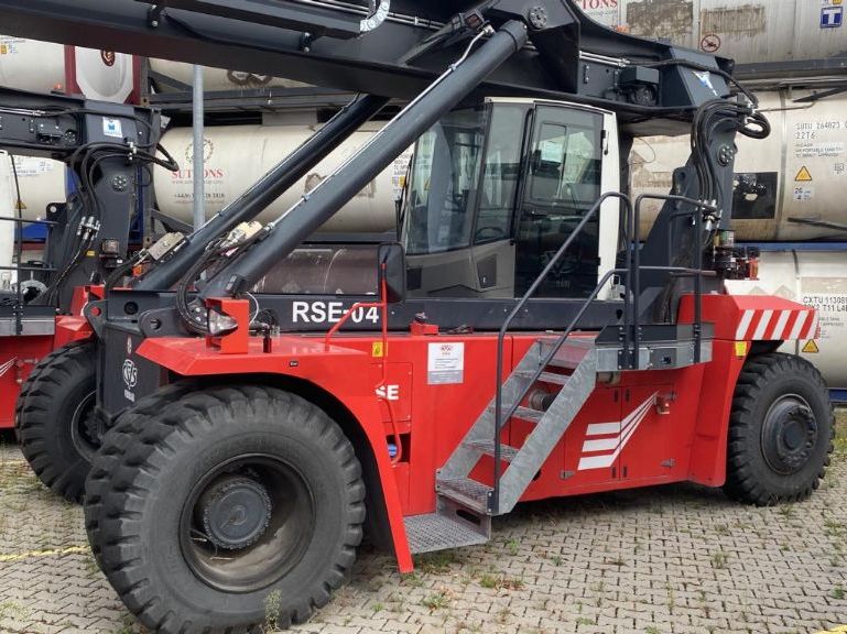 CVS Ferrari F500RSE Leercontainer Reachstacker www.hinrichs-forklifts.com