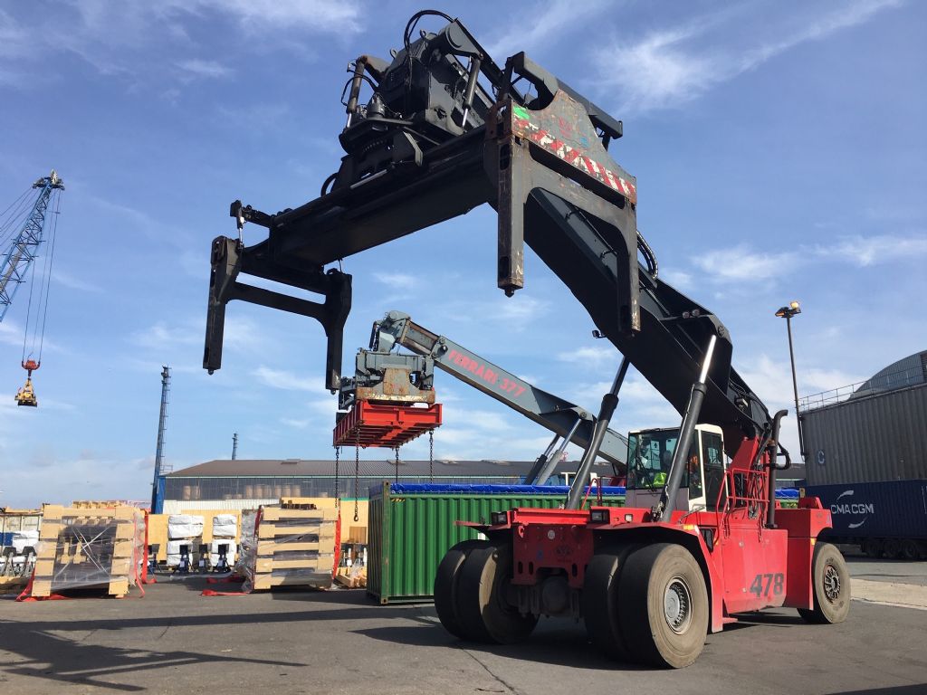 CVS Ferrari F478.5 Vollcontainer Reachstacker www.hinrichs-forklifts.com