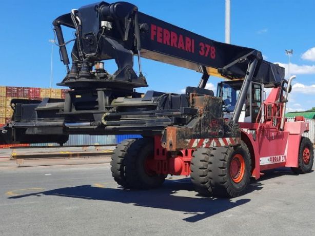 Reach-Stacker portacontenedores lleno-CVS Ferrari-F378,5