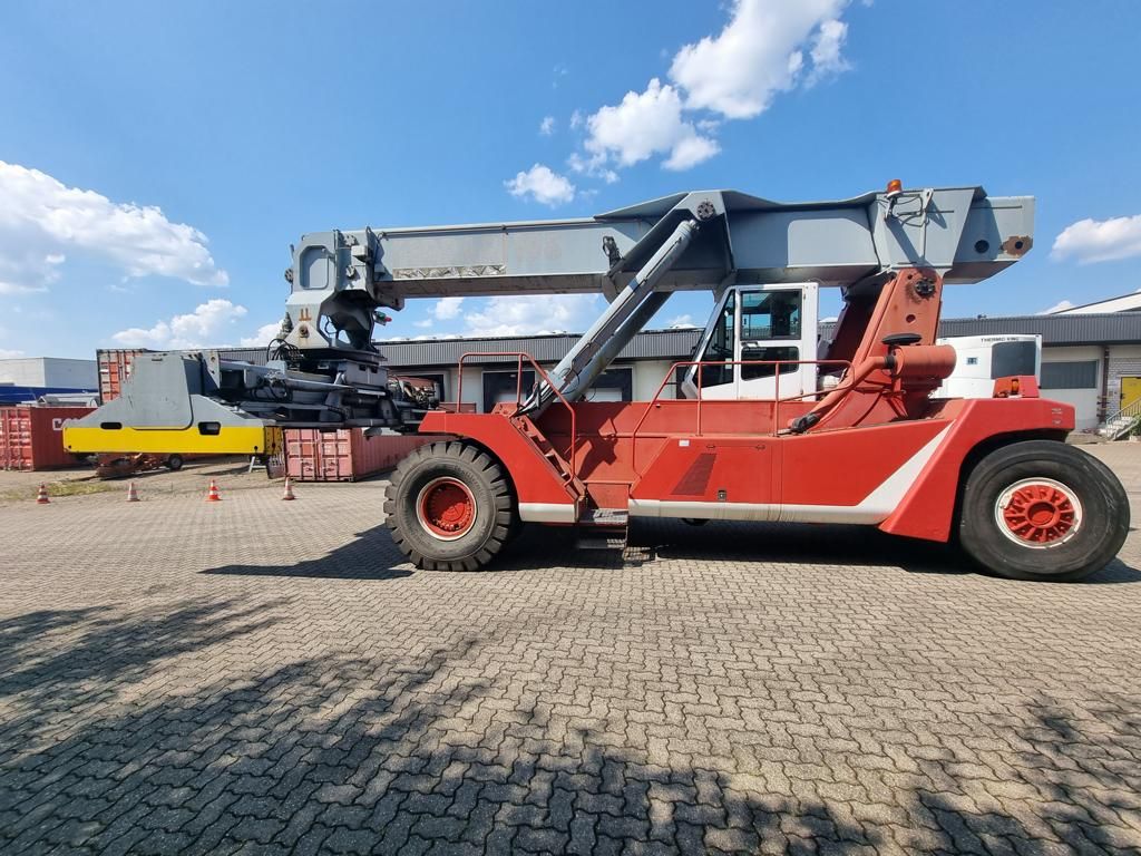 CVS Ferrari F198.5 Reach-stacker para contenedores llenos www.hinrichs-forklifts.com