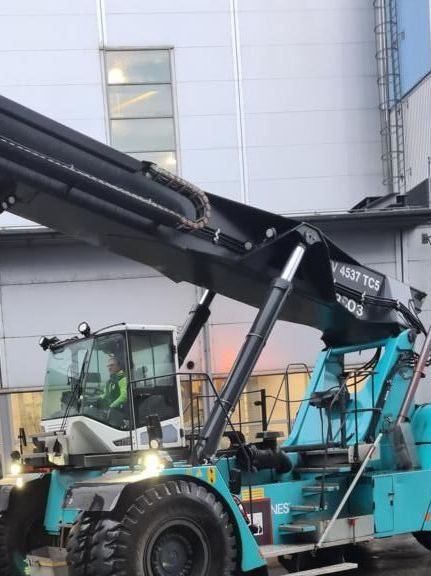 SMV-SC4537TC5-Vollcontainer Reachstacker