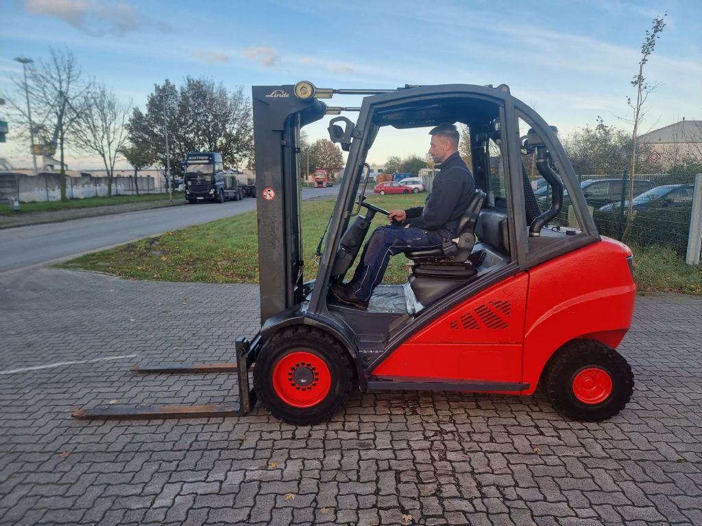 Carrello elevatore Diesel-Linde-H25D UVV geprft