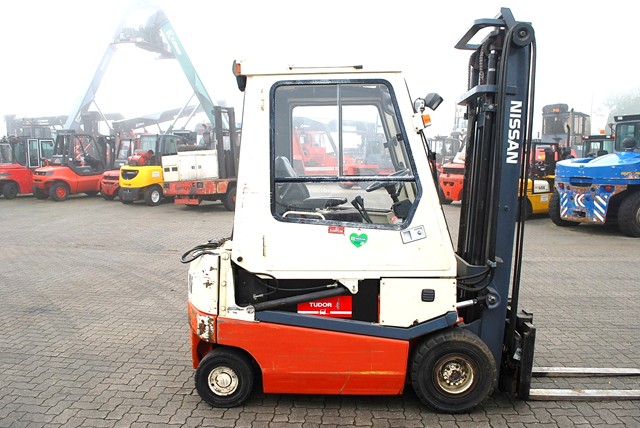 Nissan 002L20Cu Electric 4-wheel forklift www.hinrichs-forklifts.com