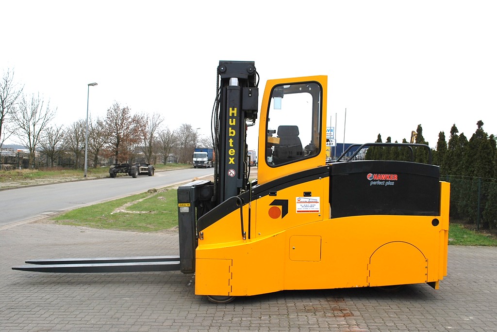 Hubtex EKS110 Electric 4-wheel forklift www.hinrichs-forklifts.com