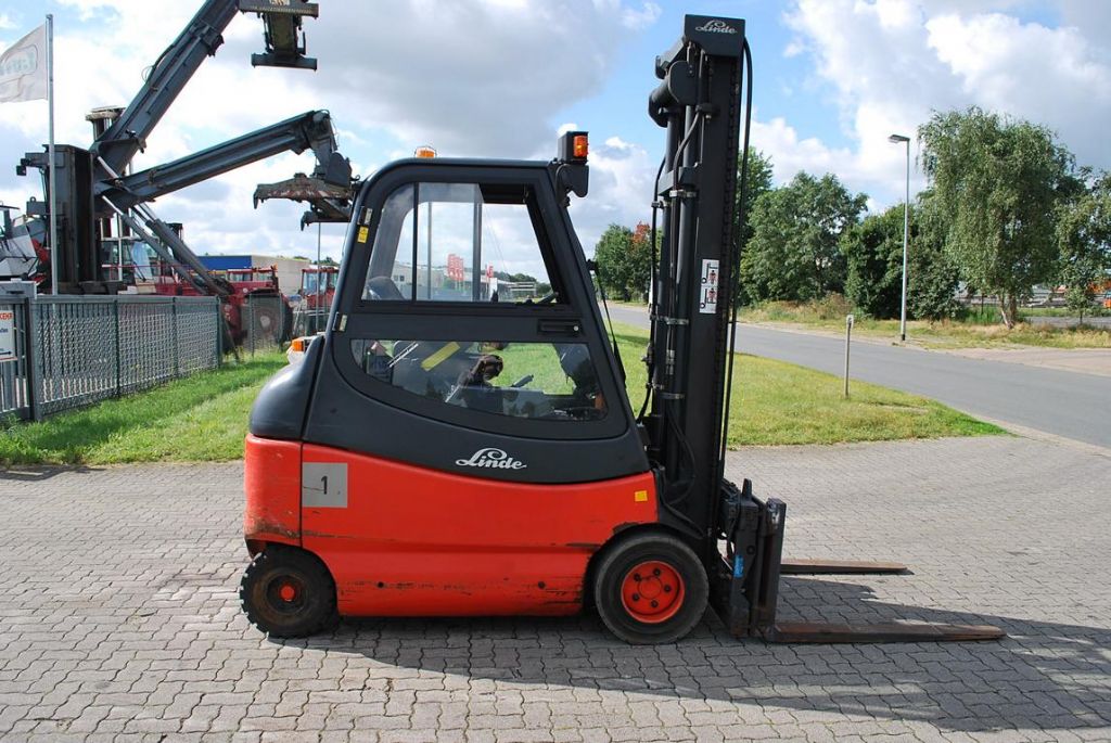 Linde E30-600-02 Elektro 4 Rad-Stapler www.hinrichs-forklifts.com