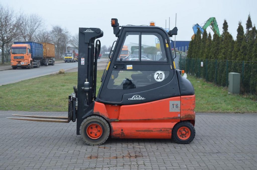 Linde E30-600-02 Electric 4-wheel forklift www.hinrichs-forklifts.com